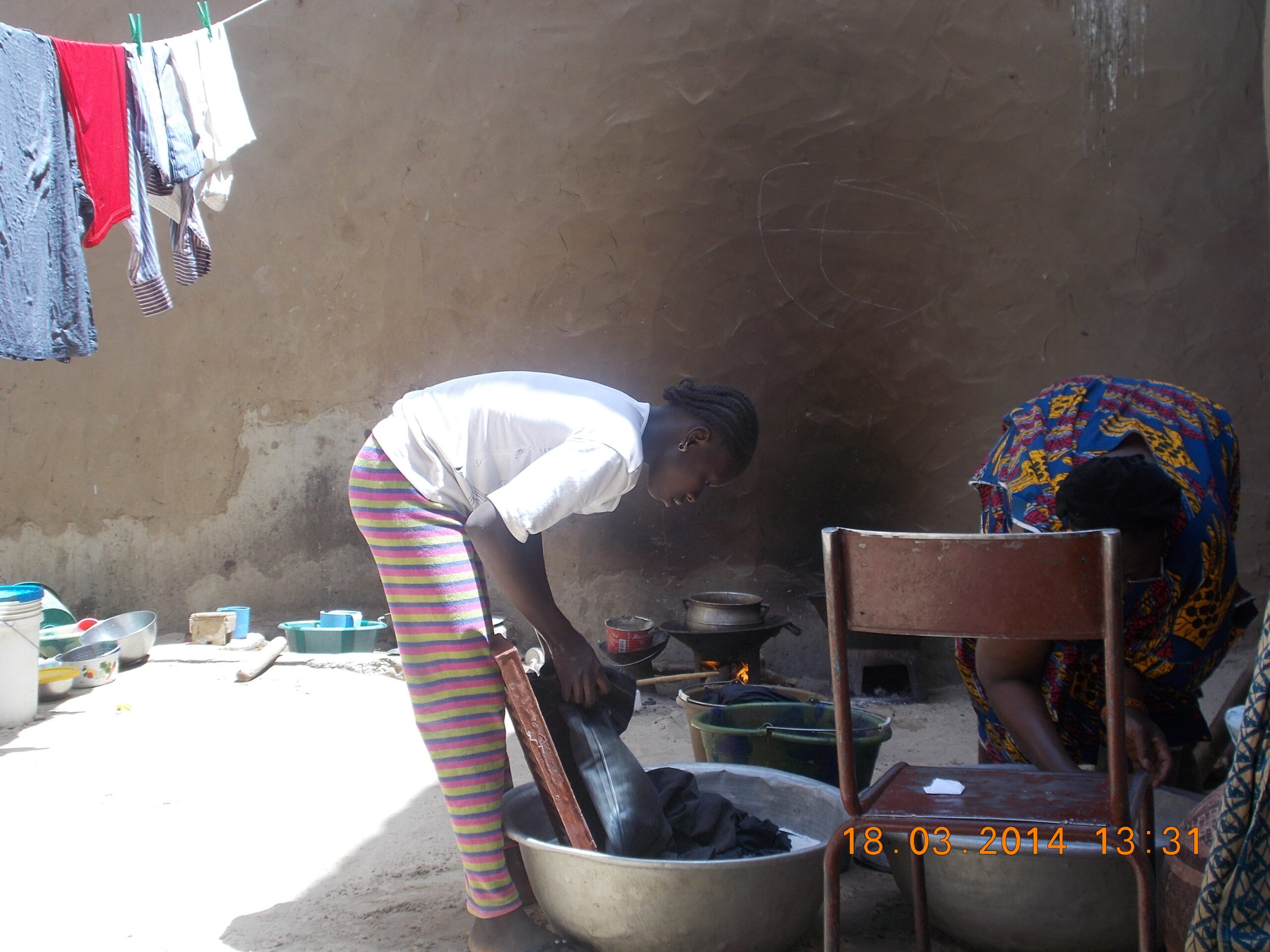 Fille aide-menagere Segou